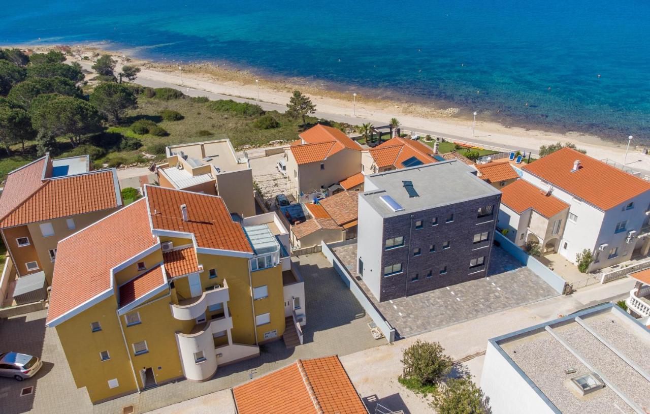 Niko Apartment Vir Exterior foto